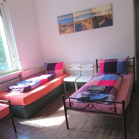Nest City - Not a Hotel, private room MIT GEMEINSCHAFTSDUSCHE und -WC, KEIN PARKPLATZ, KEIN FRÜHSTÜCK, KEINE KÜCHE, Tücher gegen Gebühr, Check-In ab 16 Uhr bis 23 Uhr Constanza Exterior foto